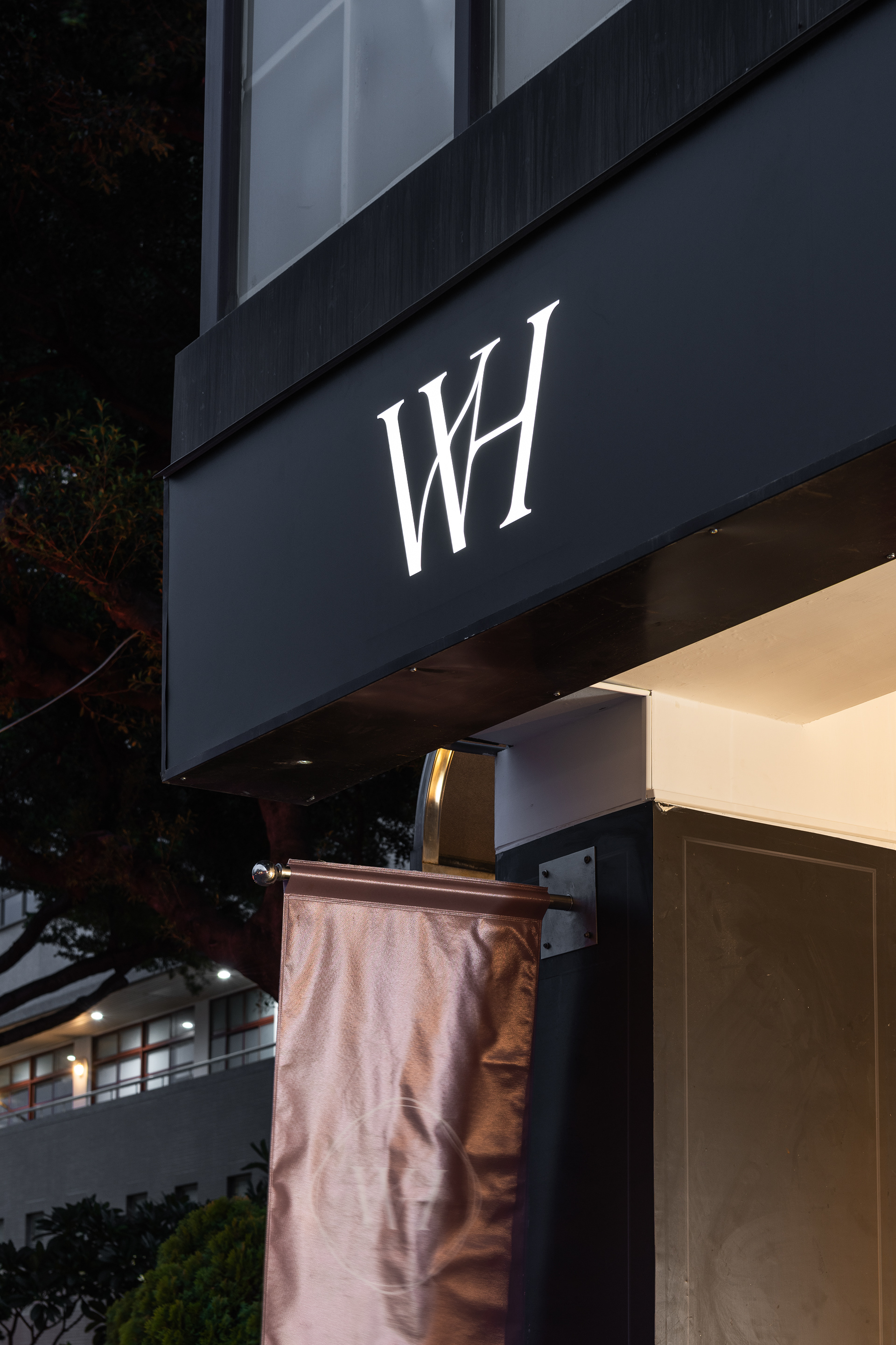 白宮婚紗品牌形象及空间设计丨莊騏鴻,徐于涵,白偉奇,許芳瑄,王陳浩-30