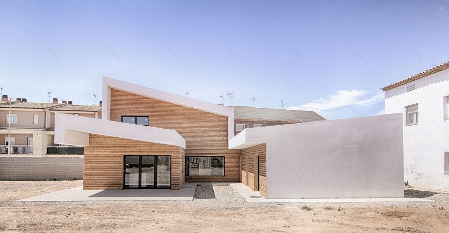 巴塞罗那 RA House | 双区设计,被动式节能住宅-23