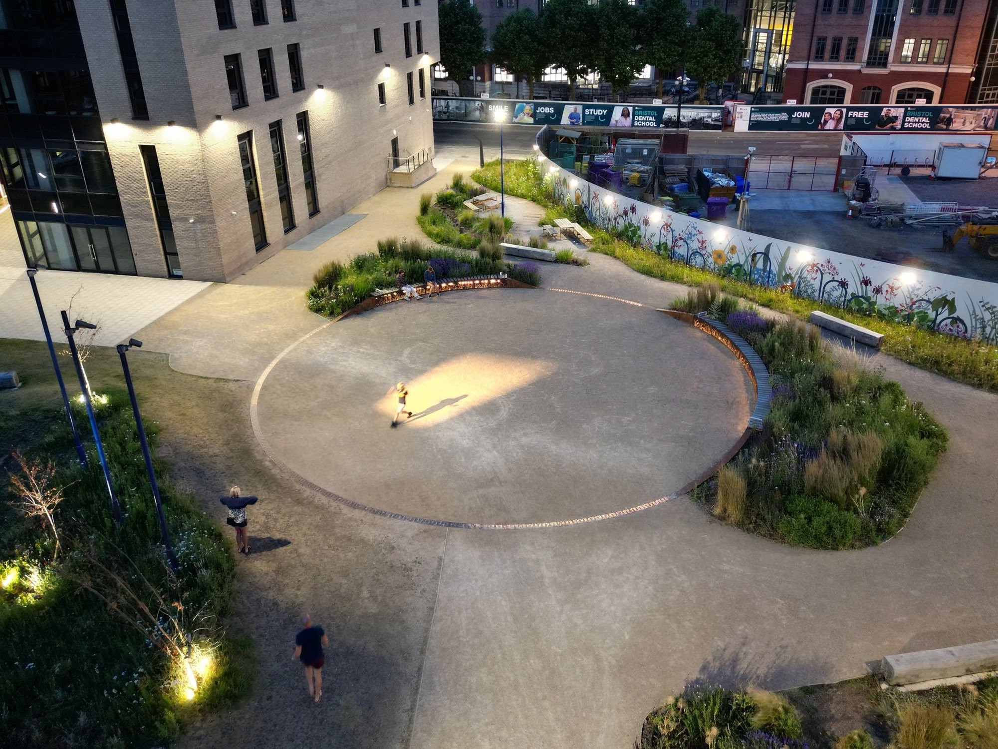 英国 Glassfields 广场丨英国布里斯托尔丨B|D 景观建筑师-2