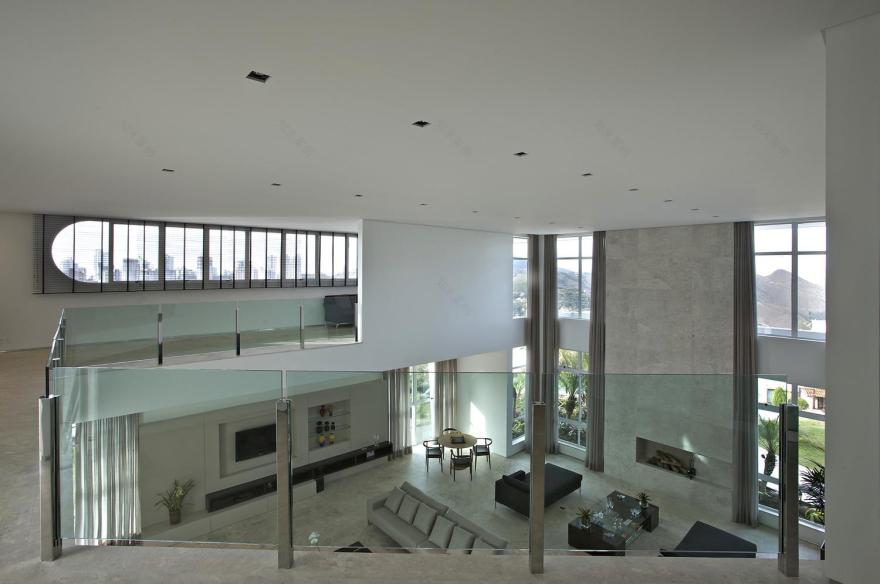 巴西 MG 州 Farkasvölgyi Arquitetura 设计的多功能住宅-12