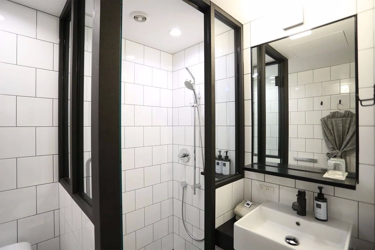 这个LOFT酒店装潢简单 / 住一晚却要6000块-105