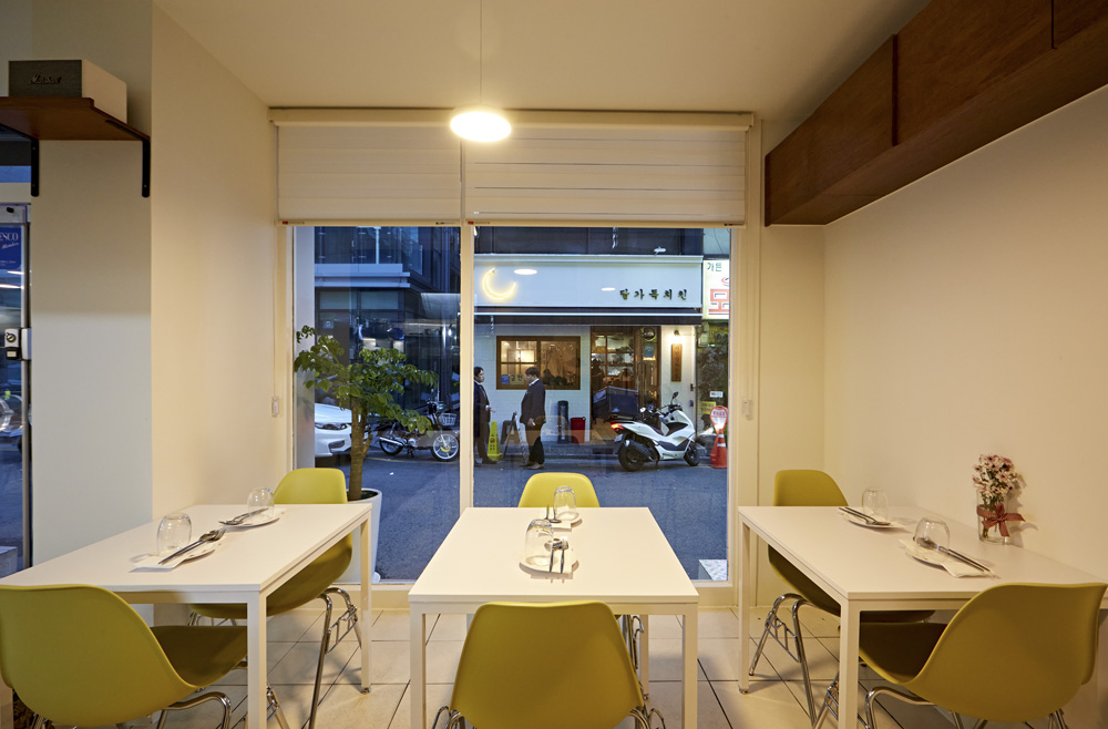 11 平小空间，白色与木质的极简餐厅设计-12