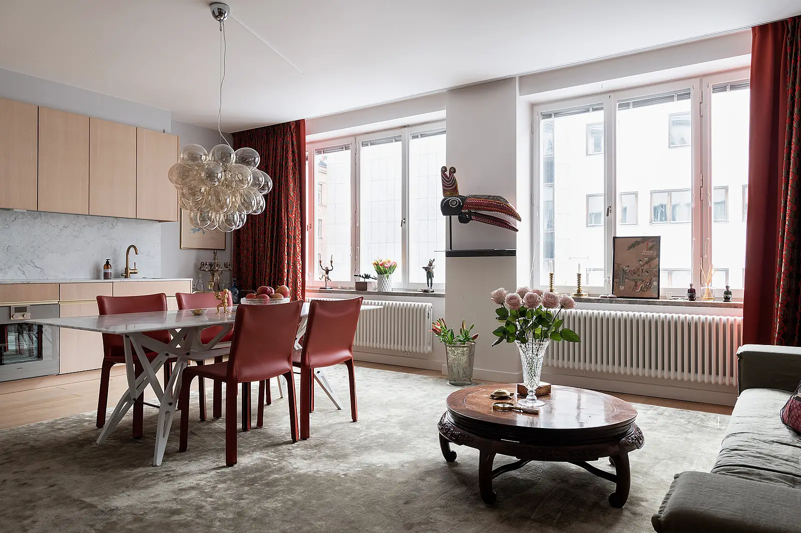 瑞典 53m2 公寓的温暖玻璃墙卧室设计-7