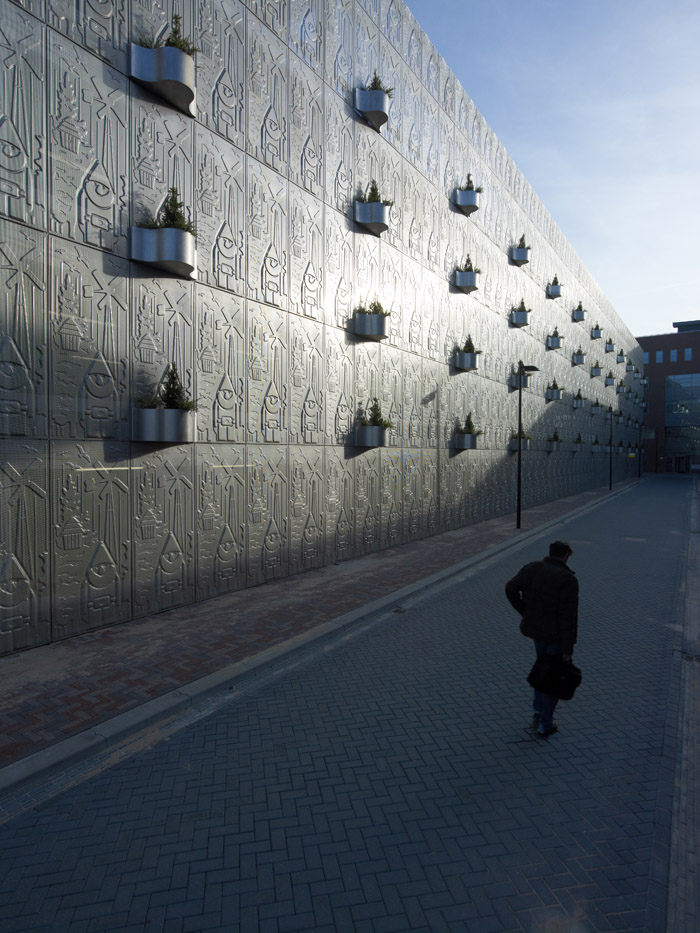 荷兰阿尔梅勒市中心的创意停车场设计-20