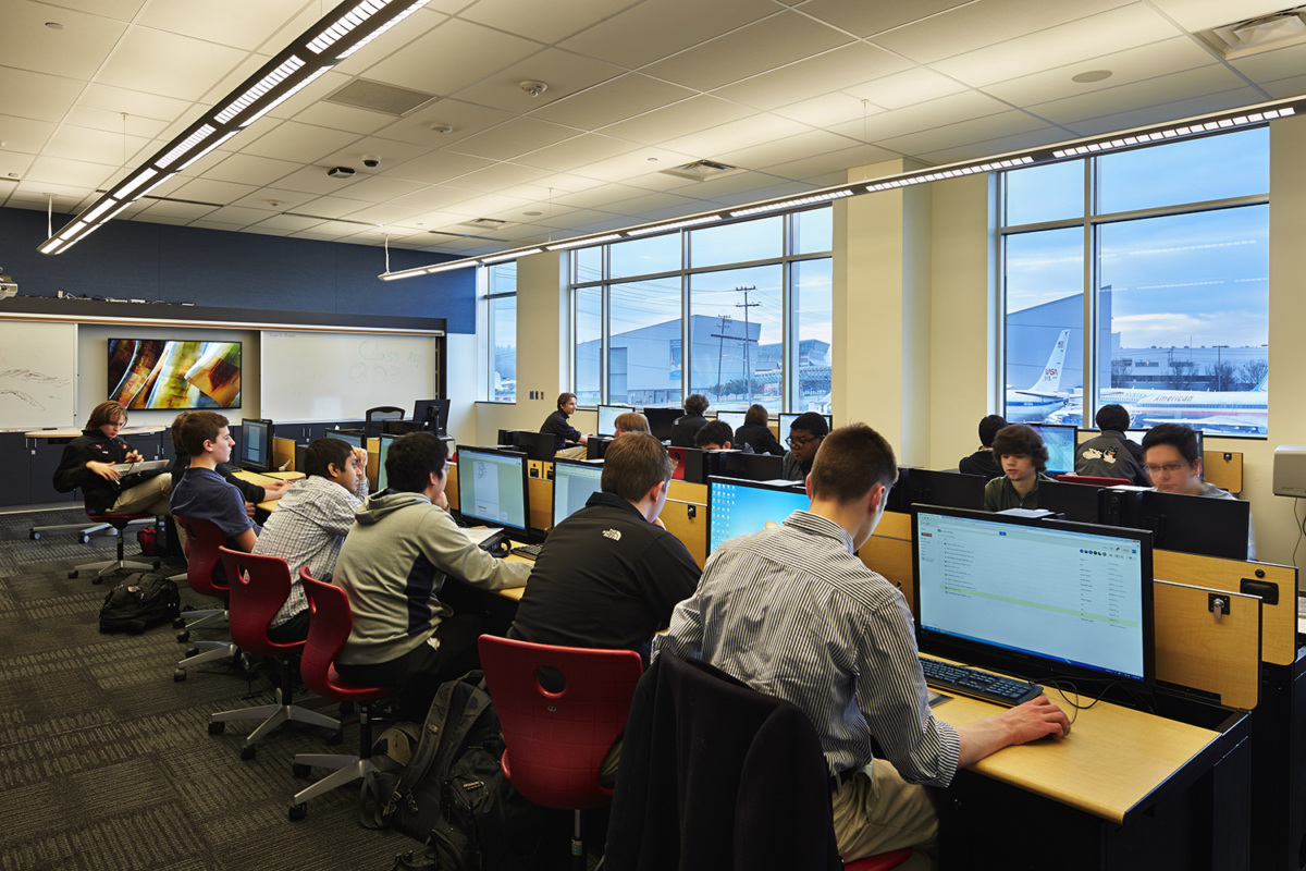 雷斯贝克航空高中-21