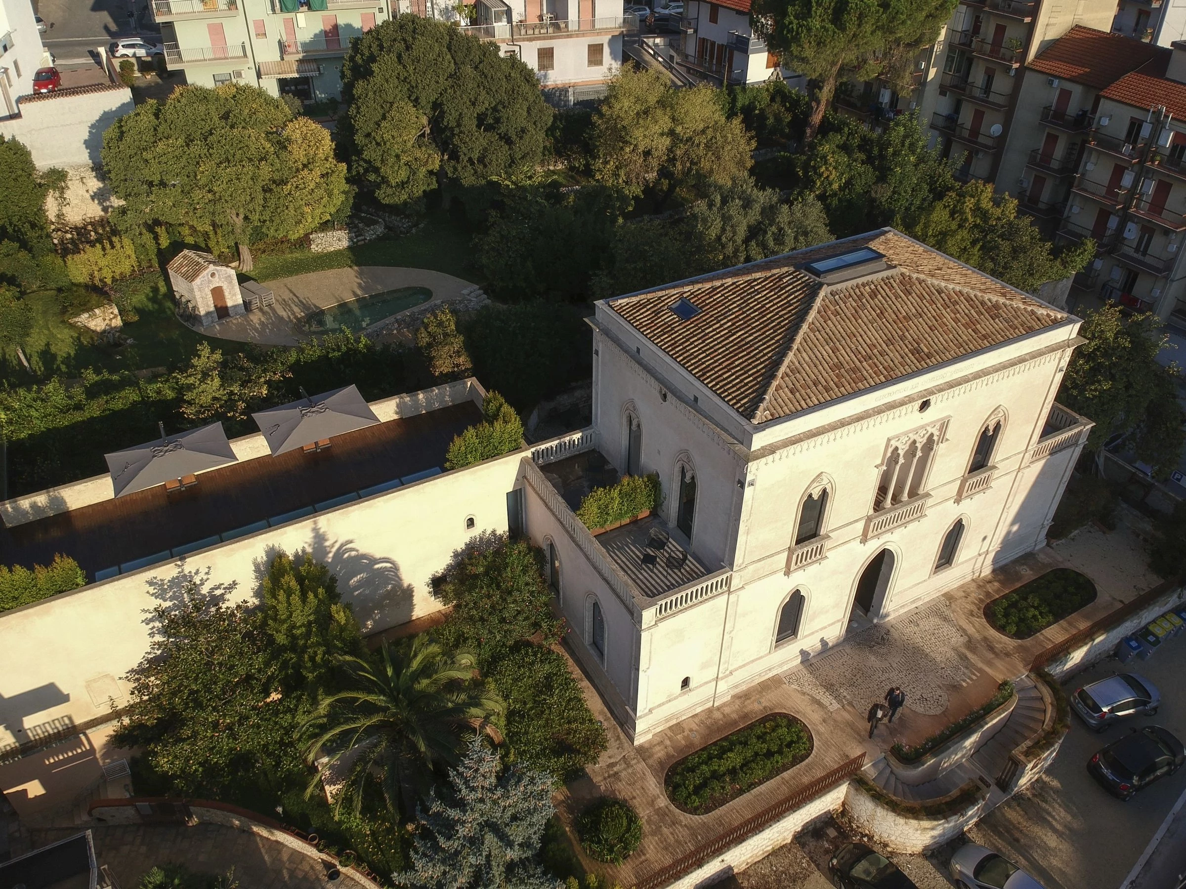 意大利修复古堡别墅,新旧对话的光影空间-9