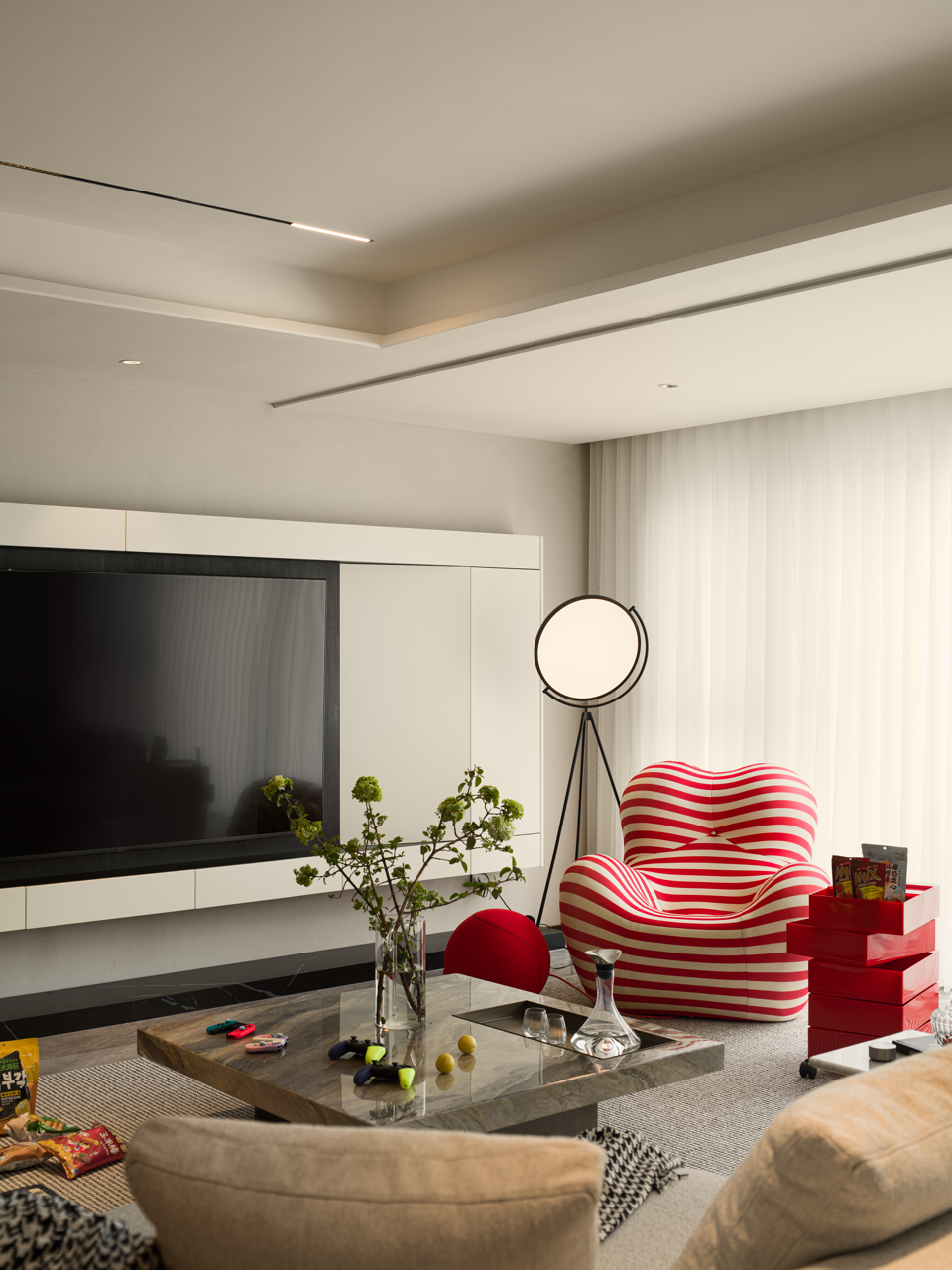 时而1人1猫时而人山人海，一间能展开能合上的“可折叠”房子-25