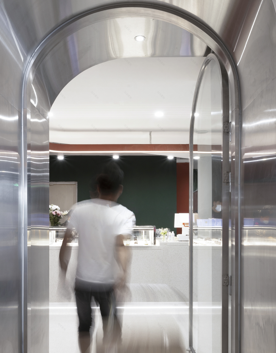 宇宙甜品店 · 多彩互动的垂直空间设计-13