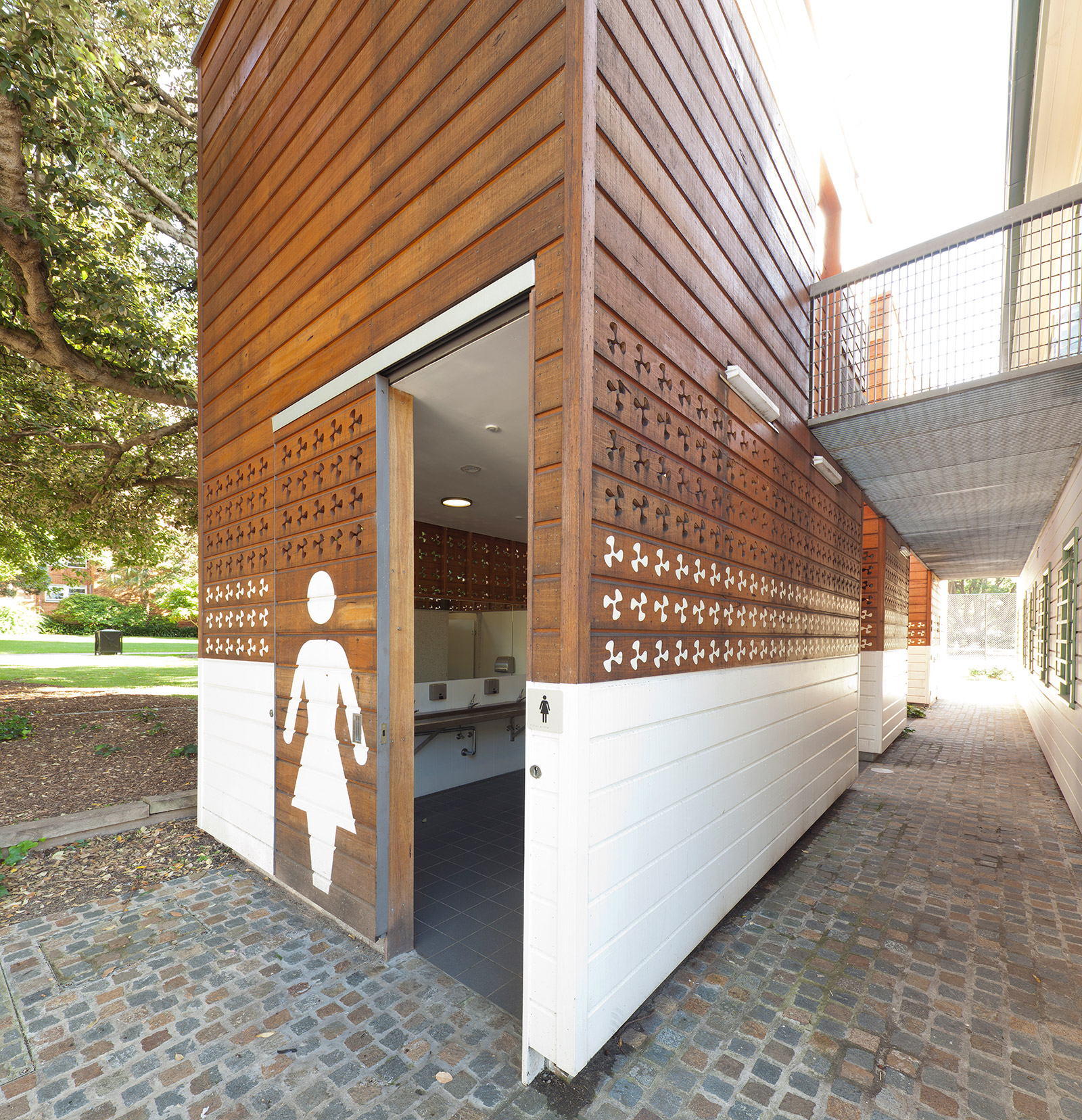 花卉力量 | 雷格·巴特利椭圆形看台翻新-7