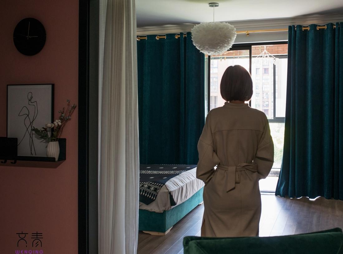 我的单身公寓 | 水泥餐桌与自画色块画的独特融合-23