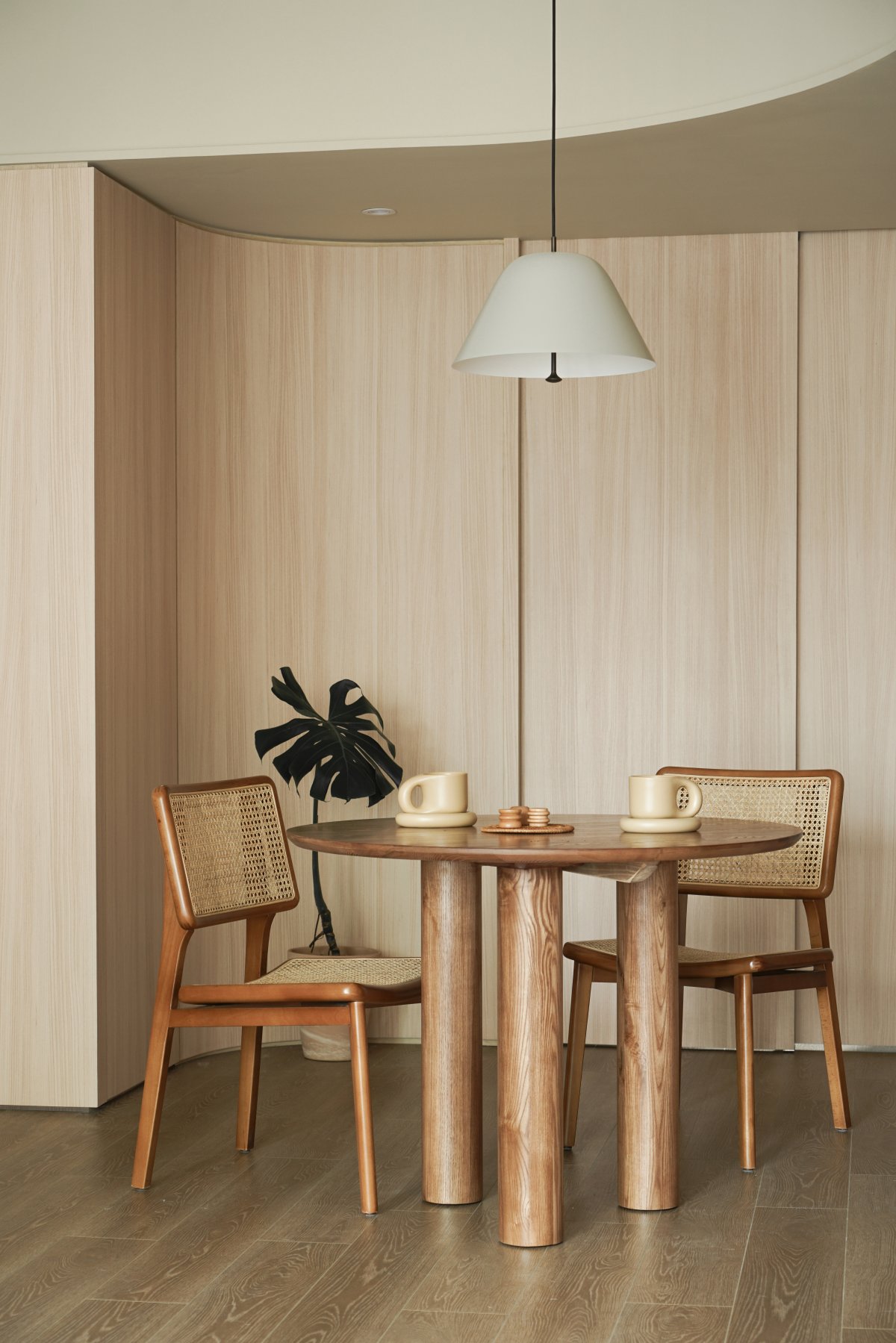 家装设计案例鉴赏——当轻甜奶油感与复古相接-5