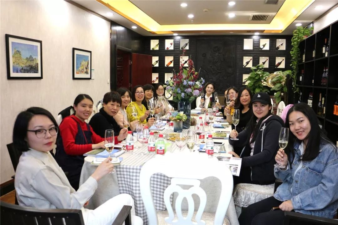 河北建筑装饰协会 | 红酒与花的艺术融合-17