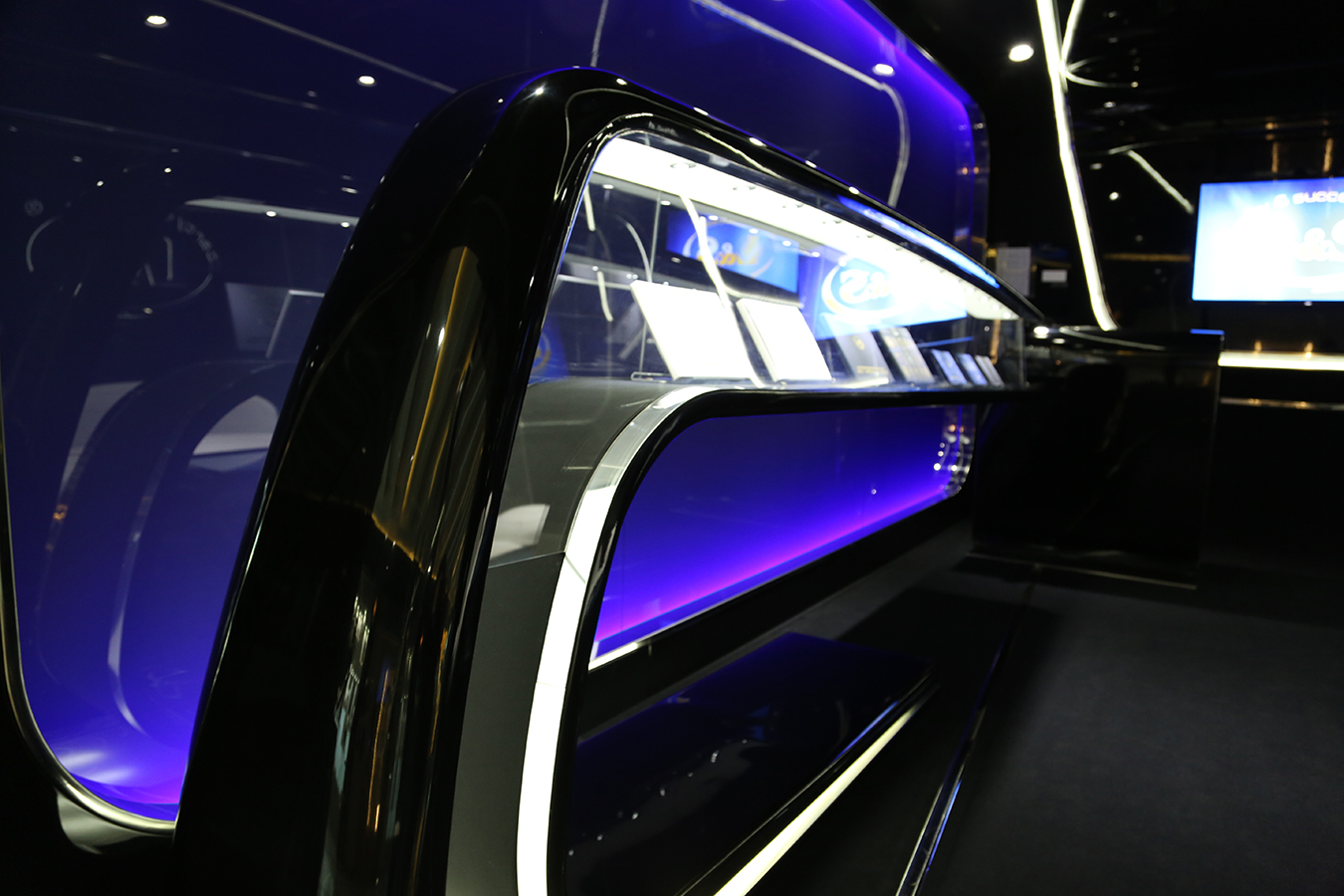 乌克兰科技未来主义展厅设计-17