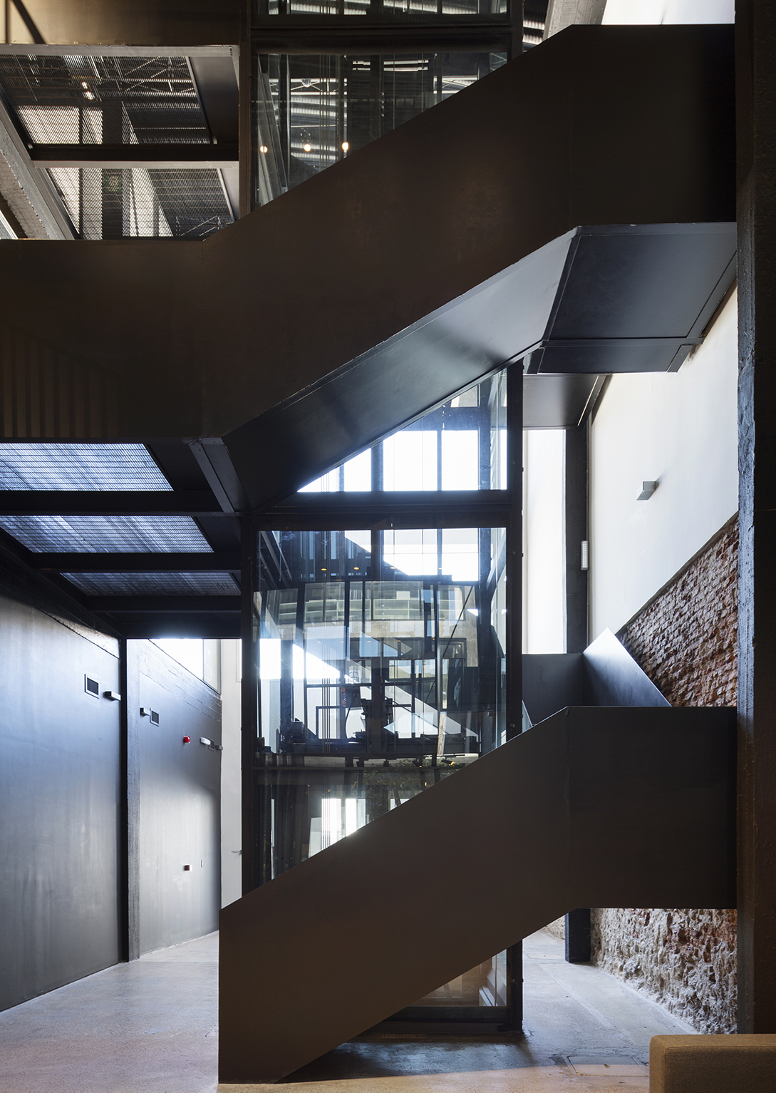 连续能量的转化 | Pedro Livni 的 Isla de Flores St.办公建筑-20