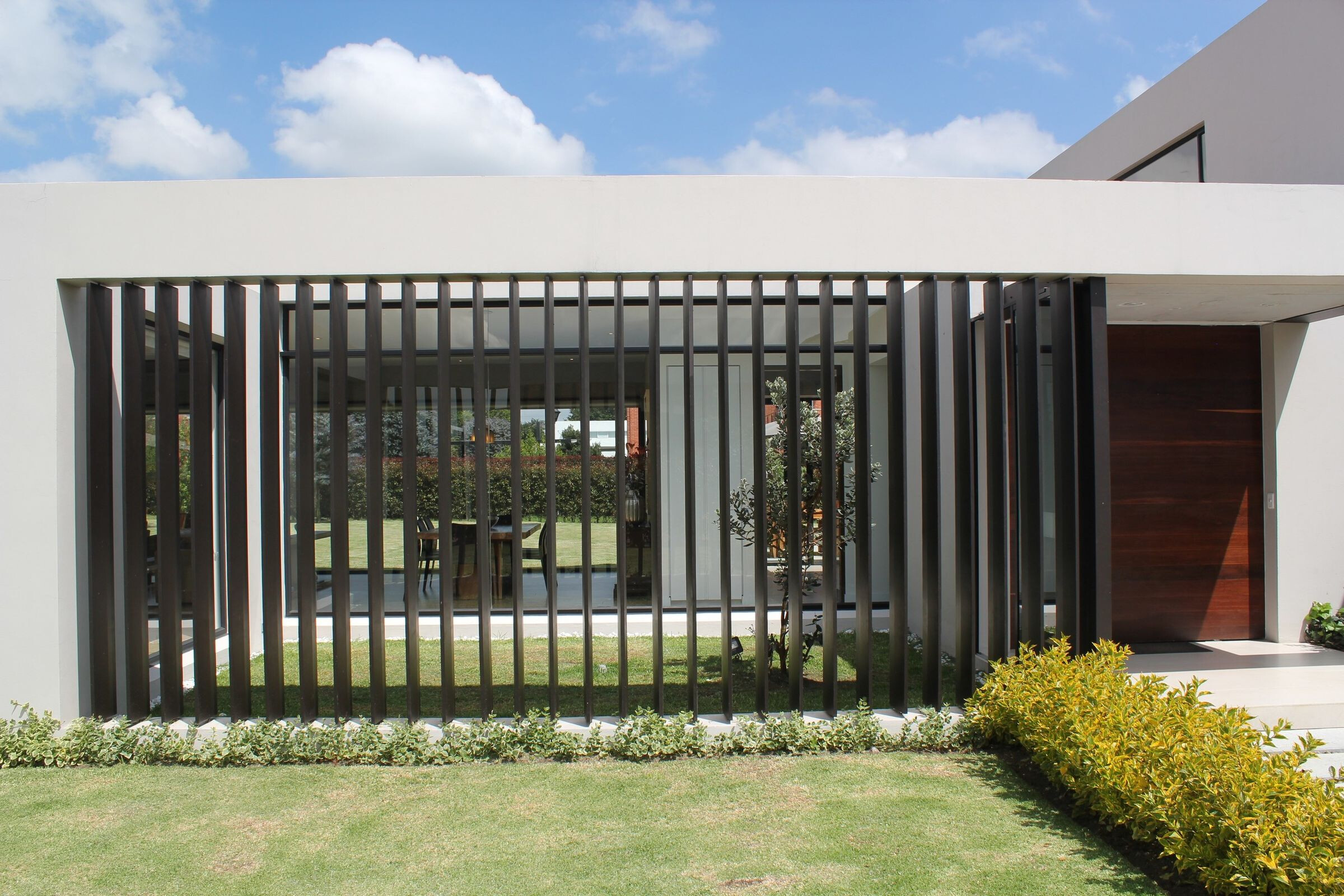 哥伦比亚 L 型别墅 · Campuzano Arquitectos 的室内外一体化设计-18