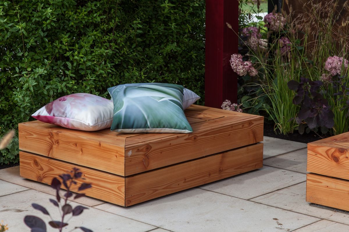 How Garden Benches Can Help You Get The Most Out Of Your Landscape-4