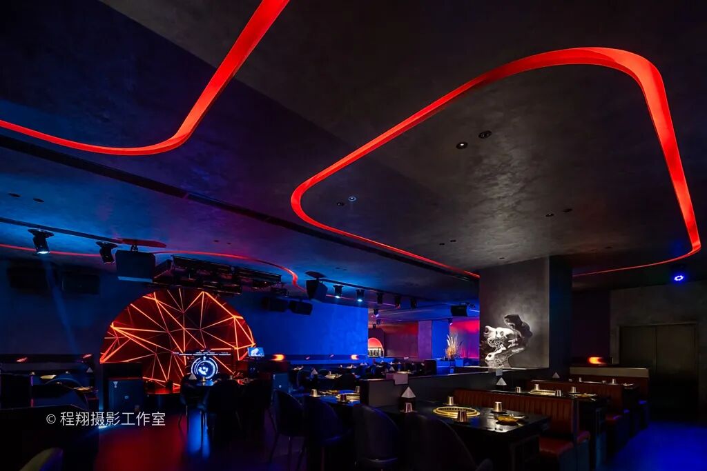 邂逅极光大漠畅享美食美酒｜海底捞旗下餐厅焰请烤肉铺子实景拍摄案例分享-20