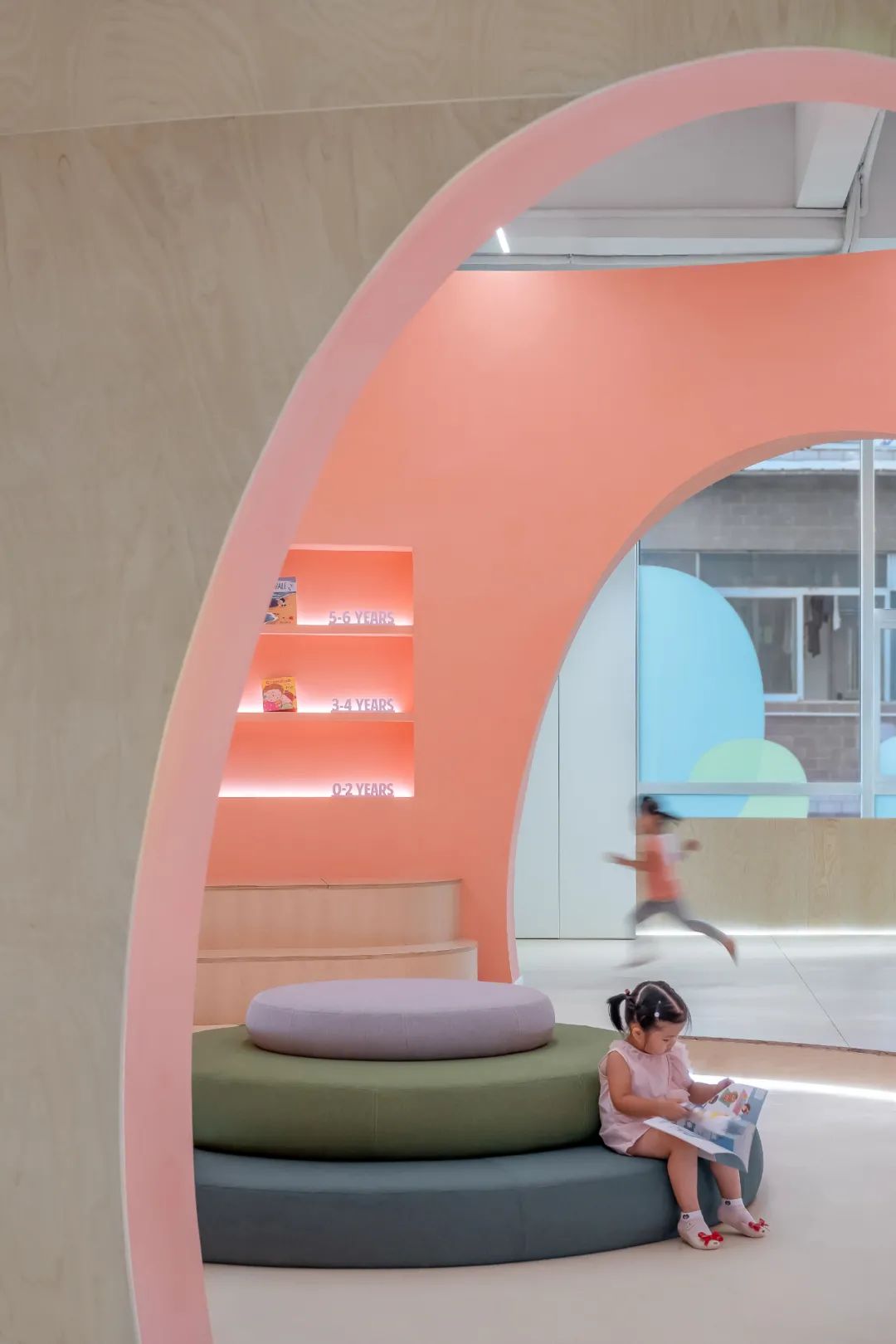 童话世界的大门 | 壹所设计工作室的幼儿阅读空间-35