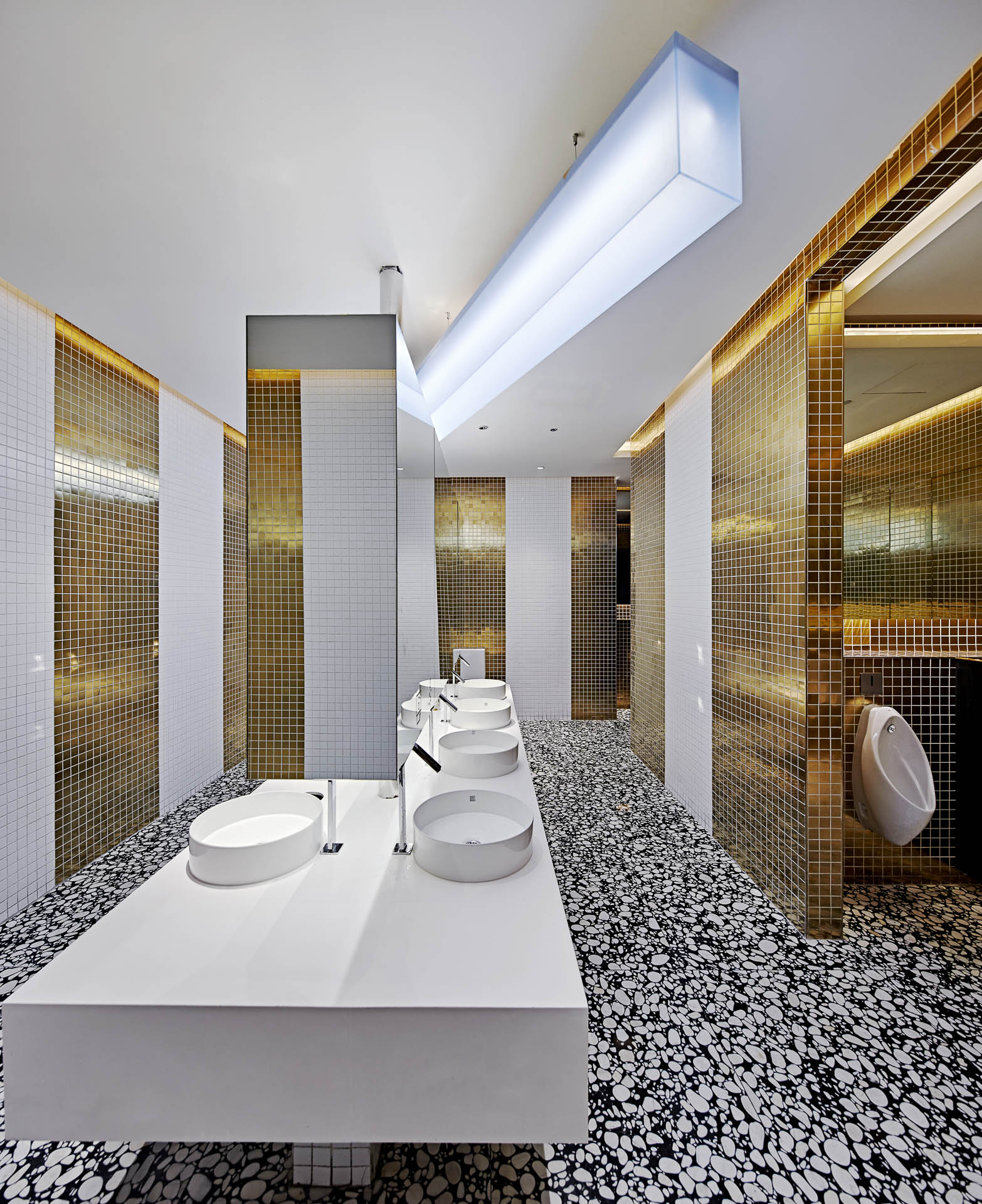 上海 WoliCity 购物商场——CLOU 建筑事务所打造三维几何艺术空间-15