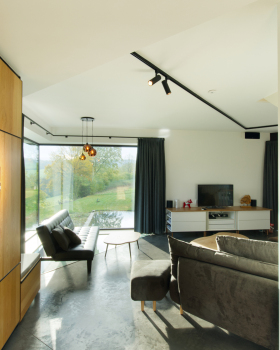 House in Mormont / Jahnke-Ledant Architects