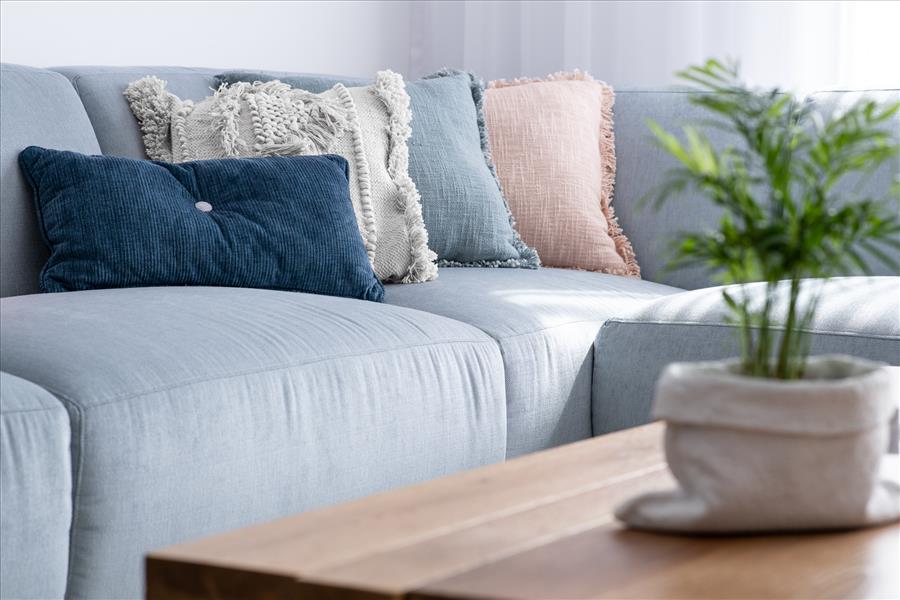 狭长的拉脱维亚式公寓精致设计丨室内设计师塔利·科恩·利德-20