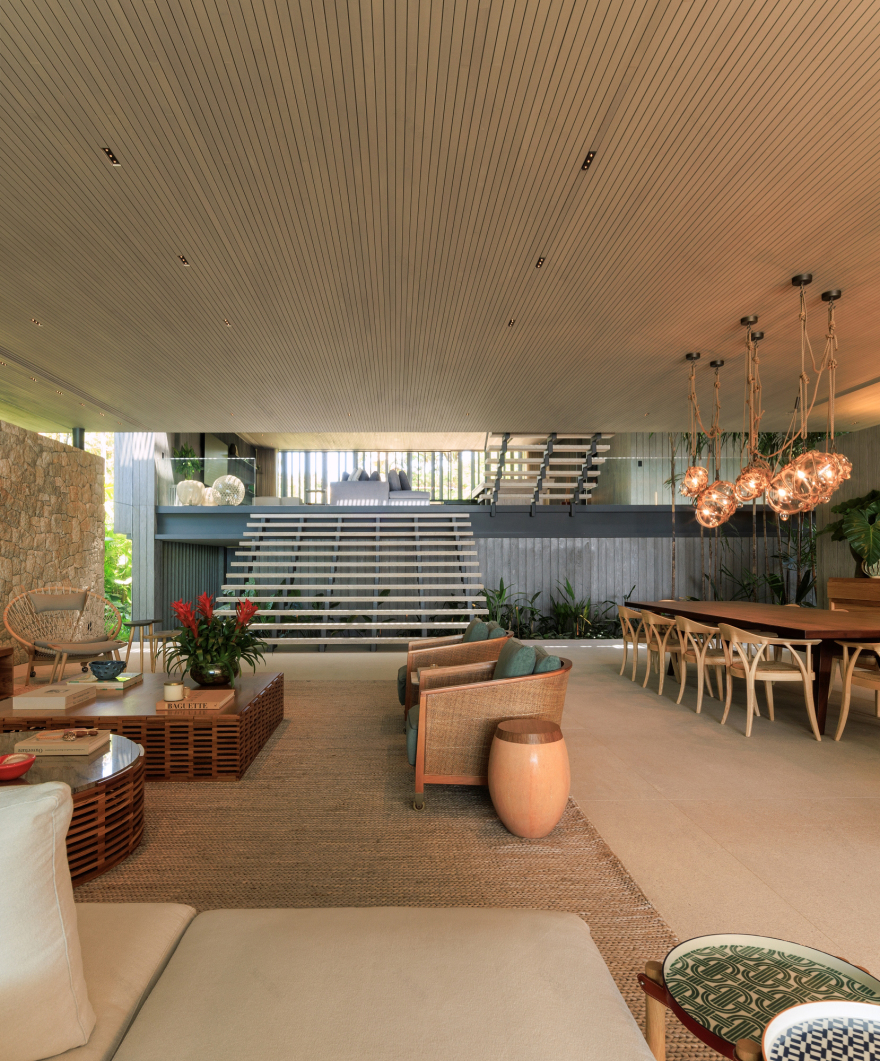 若JO是名字的缩写或者特定名称等保持原样:JO住所
若JO没有特殊意义,可意译为:住宅JO (不过这种说法一般是基于JO有特定指代前提,不然与住宅语义搭配会稍显突兀,最推荐情况一是JO有特定含义时的翻译) 丨巴西圣保罗-41