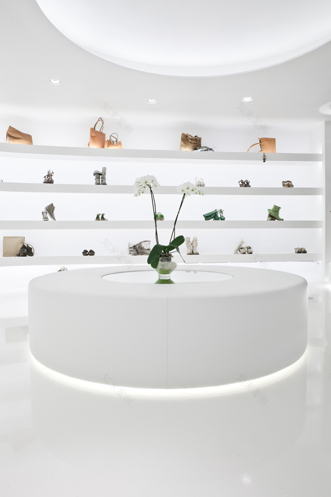 创意之光 | STUDIO SVETTI ARCHITECTURE 打造的小型零售空间-11