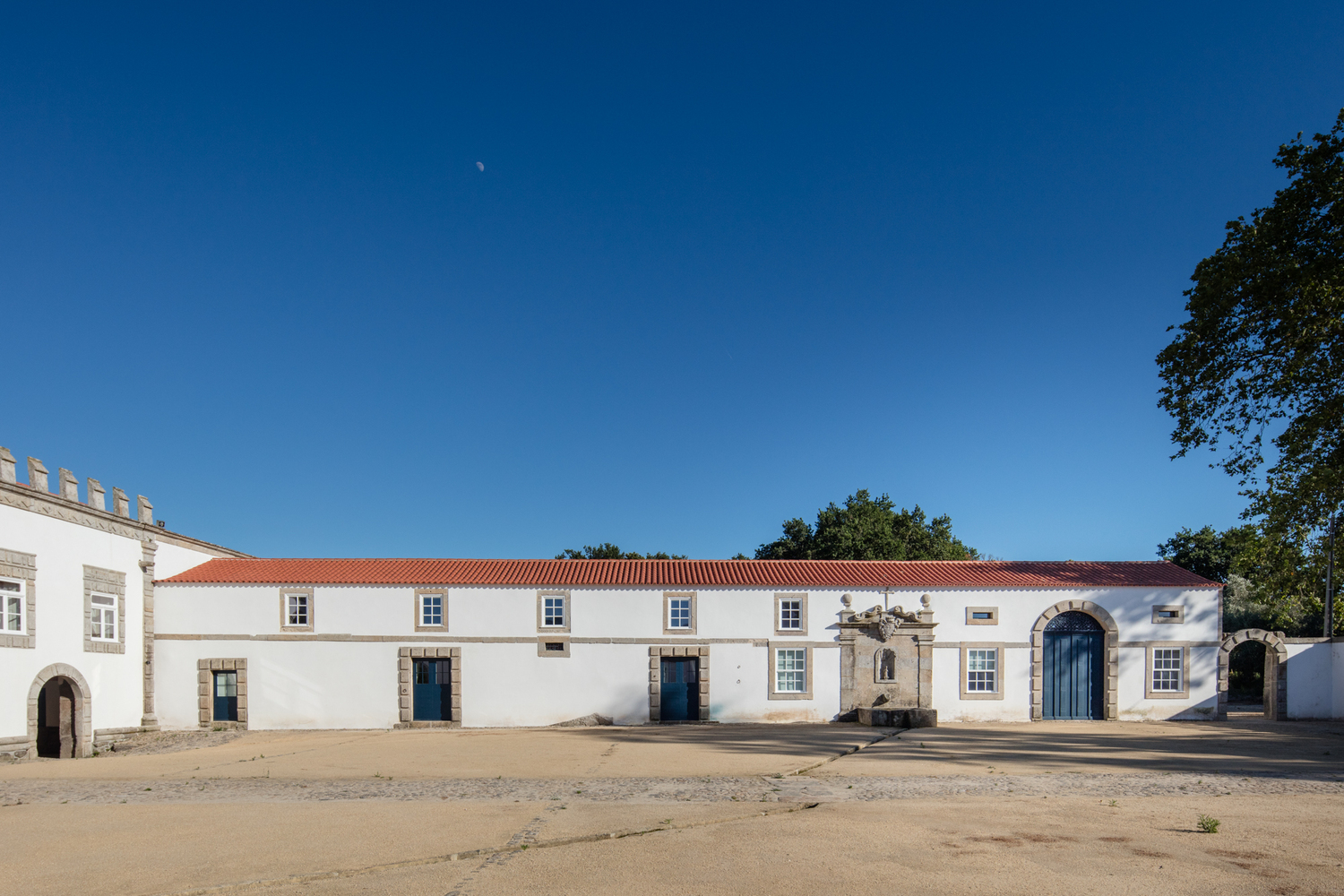 葡萄牙百年庄园酒店的现代重生-56