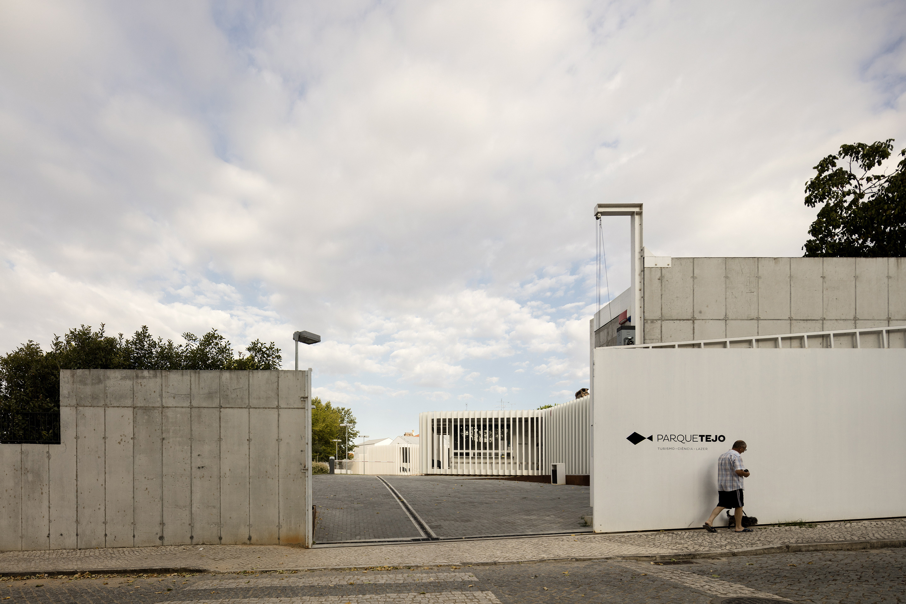 河岸边的有机连通结构-32