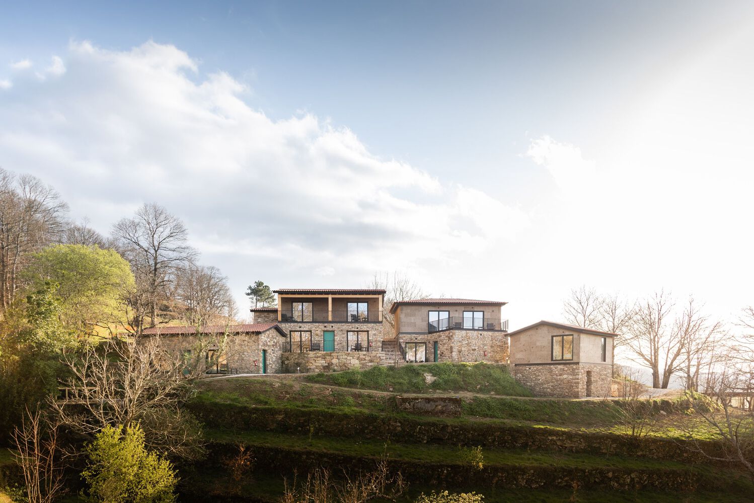 葡萄牙山脉中的和谐身心灵康养中心丨PLATAFORMArq-36