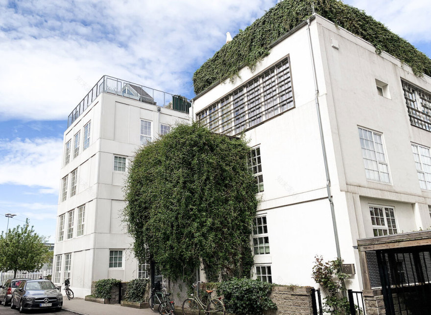 哥本哈根岛工厂公寓 | 超高天花板与双层阁楼的独特设计-32