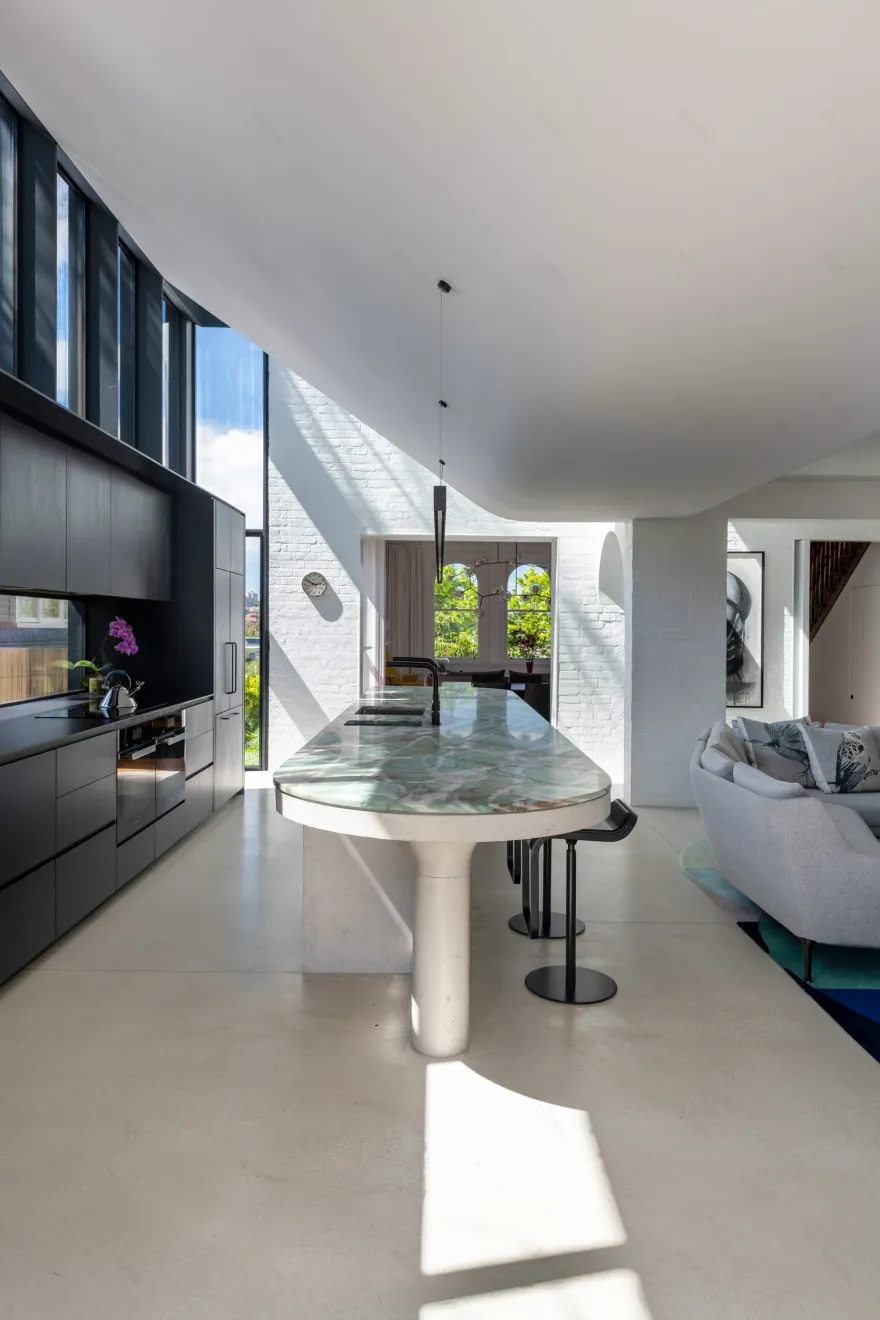 由于TAROELA不是常见的英文词汇,也没有明确的语境表明其含义,难以准确翻译此为明确的错误提示 -16