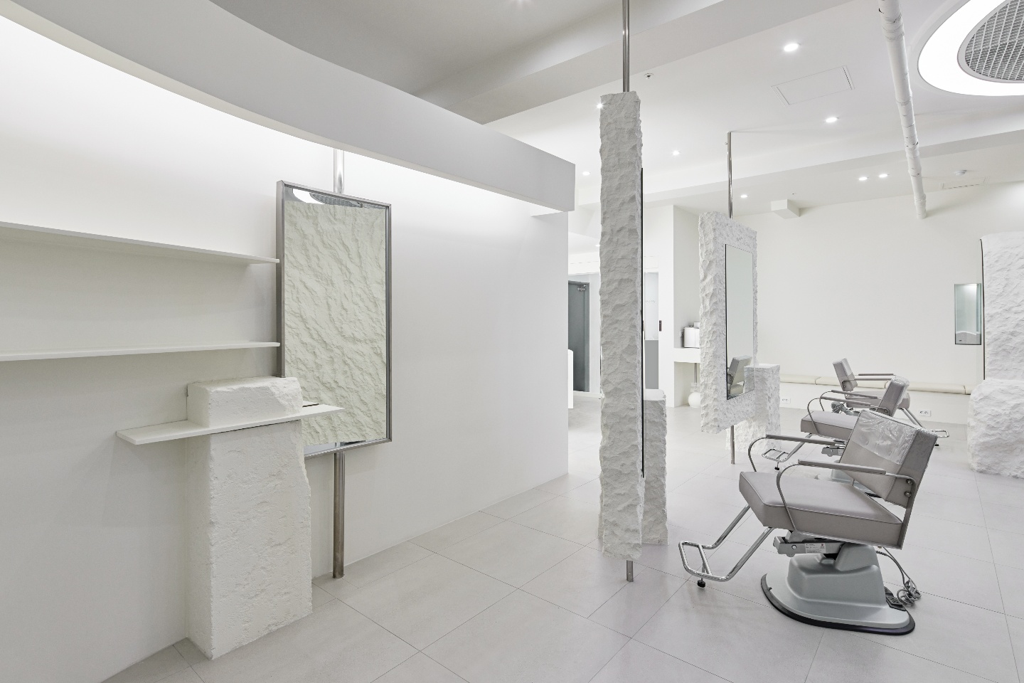 白色调高级美容沙龙，打造舒适私密空间-12