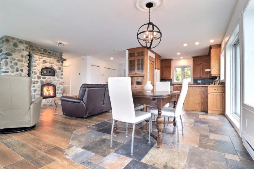 圣西蒙 里穆斯基山上的漂亮住宅丨加拿大魁北克-9