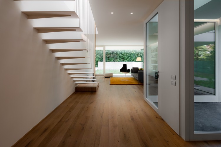 意大利 Treviso 郊区“T”形住宅设计-16