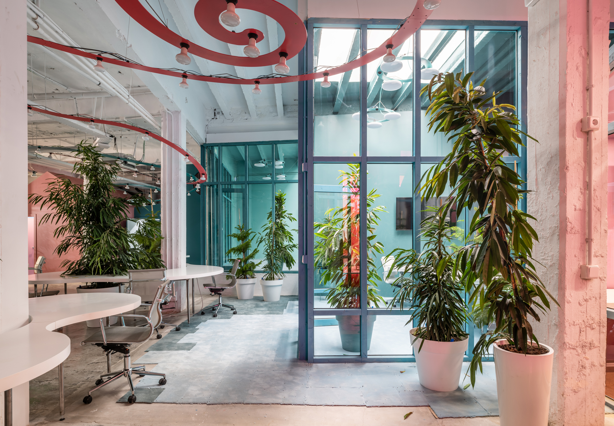 Office and Set of TV Ponyo en el Garage / Fast and Furious Production Office-37