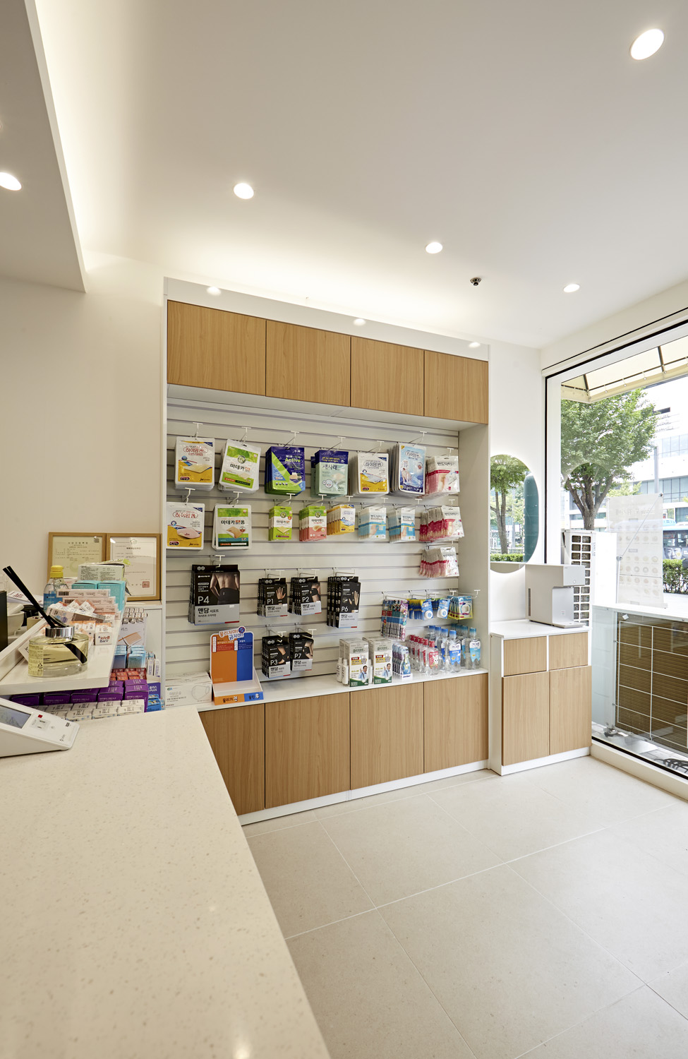 简约风格七坪药店设计，展现医学美学的魅力-11