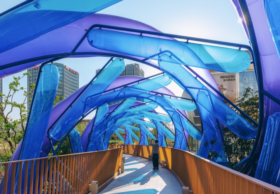 旋膜廊桥和六角金星丨中国上海丨众建筑,众建筑&友谊万岁-6