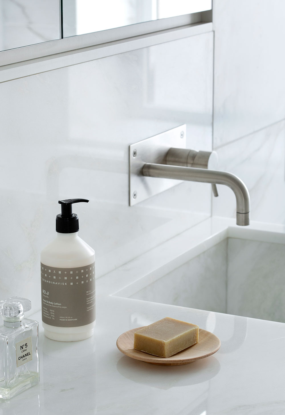 奥斯陆极简公寓 | 自然光与北欧风格的完美融合-12