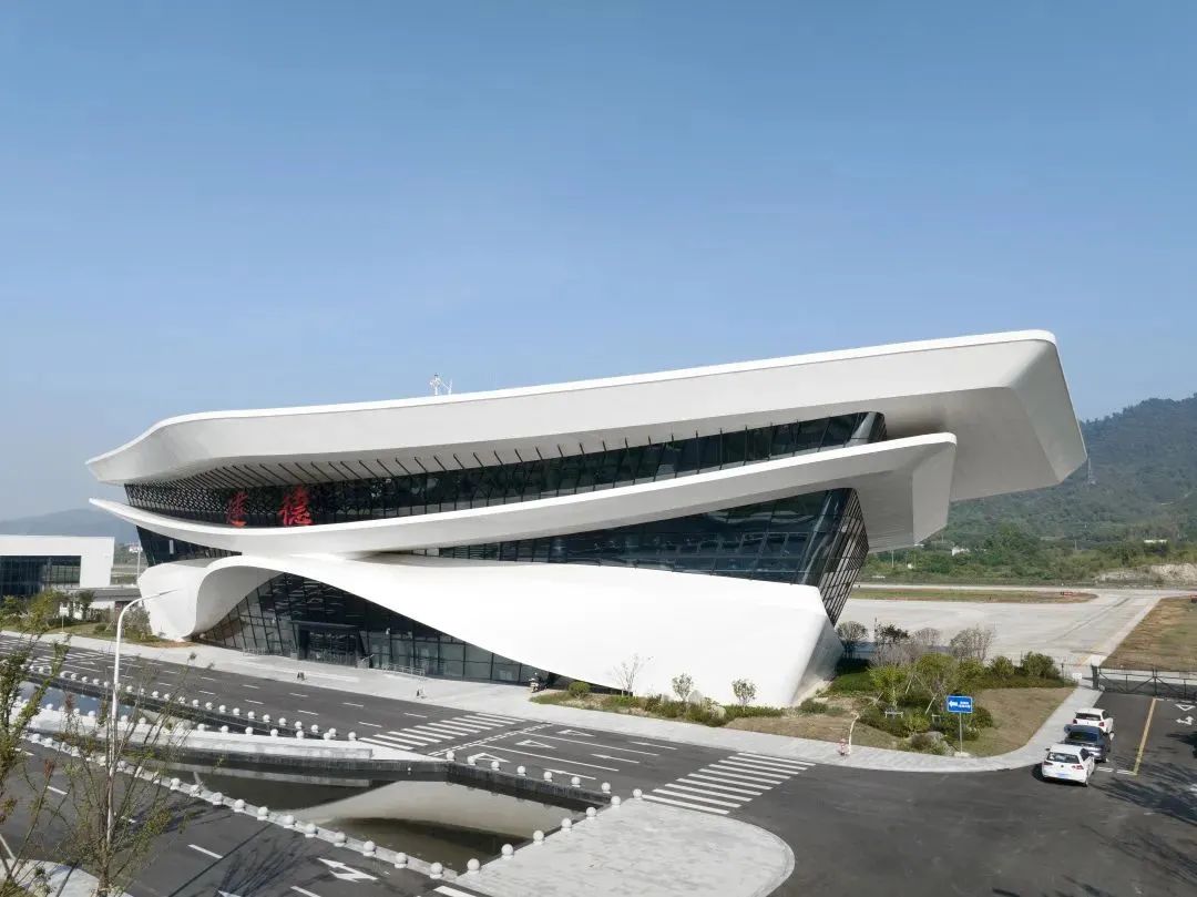建德航空小镇千岛湖通用航站楼丨中国杭州丨上海境澜建筑设计有限公司,上海同设建筑设计院有限公司-12