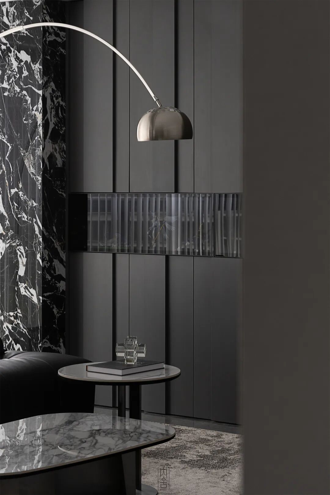 内舍软装丨127㎡现代极简风，黑灰+自然光影构建一个松弛的居住场所！-12