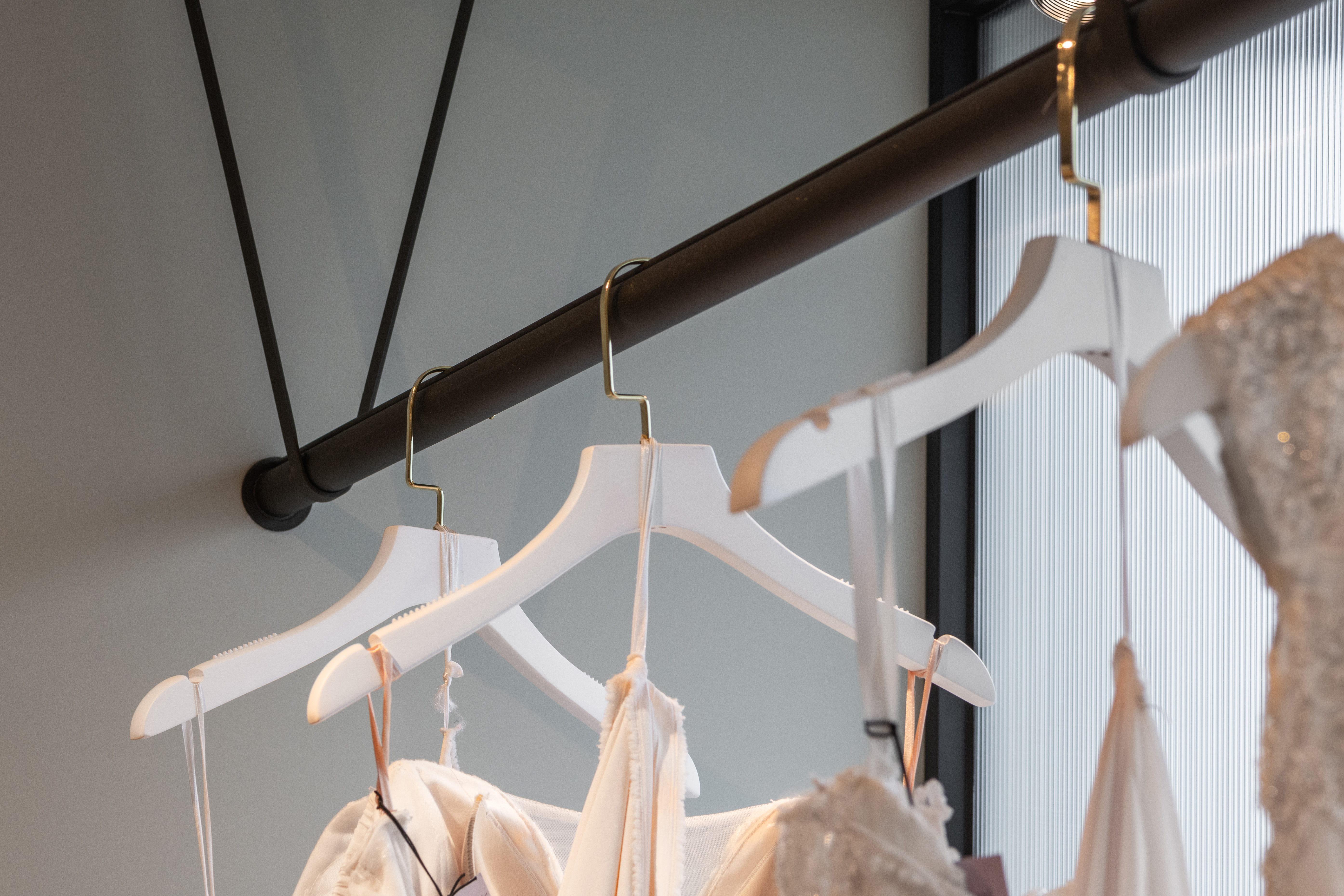 白宮婚紗品牌形象及空间设计丨莊騏鴻,徐于涵,白偉奇,許芳瑄,王陳浩-19