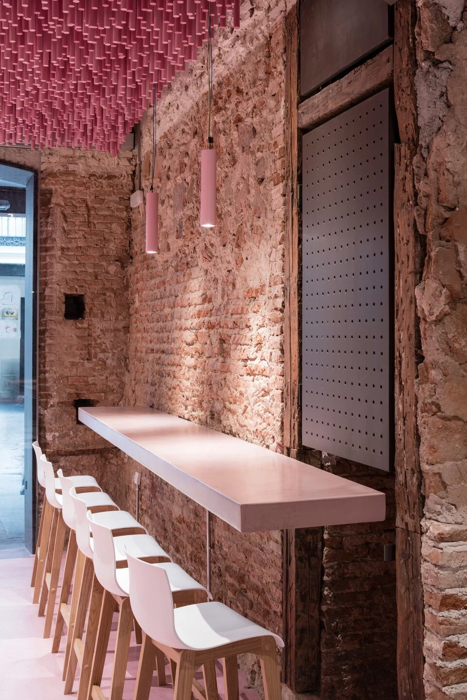 马德里粉色木棍艺术装置面包店丨西班牙马德里丨IDEO arquitectura-21
