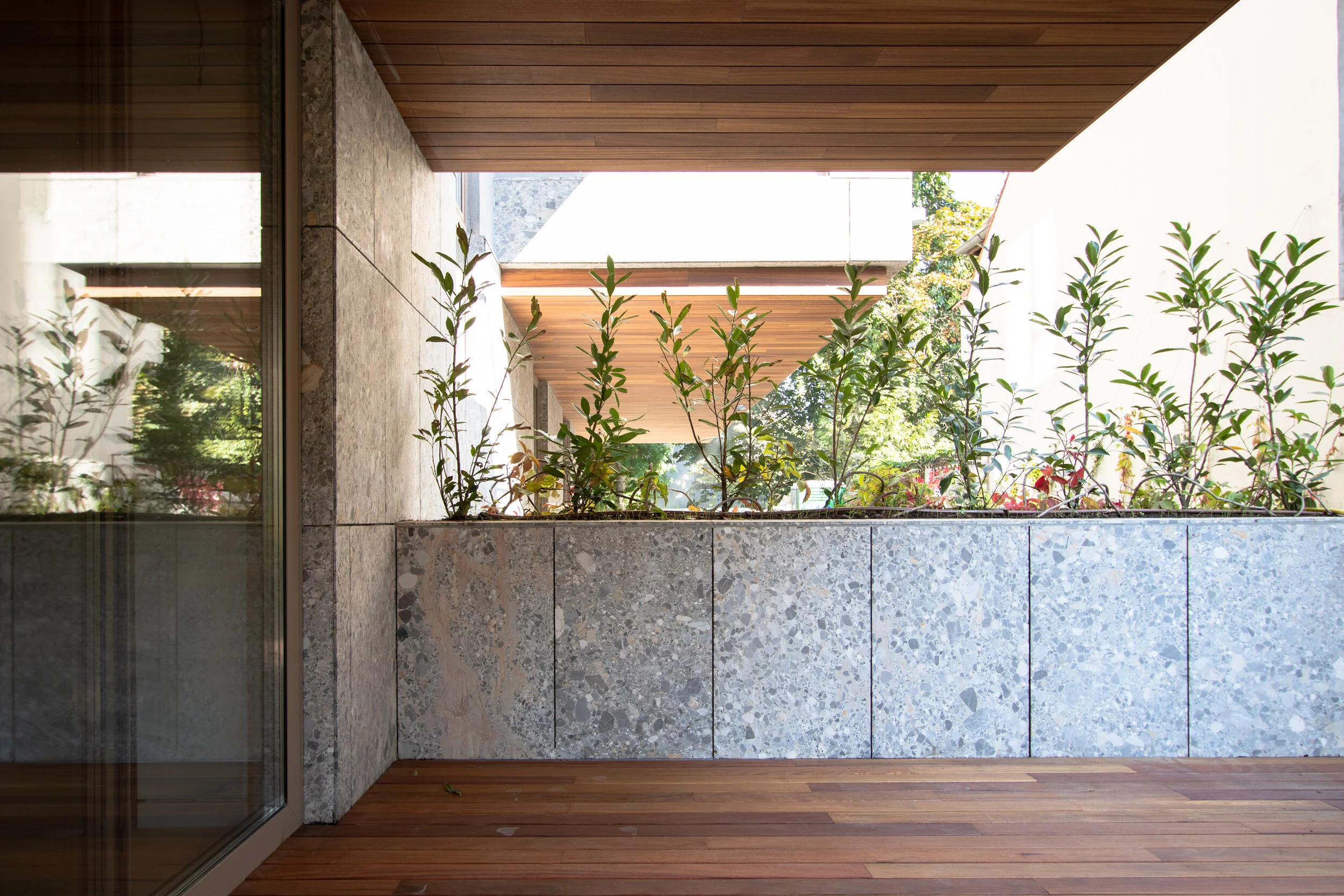 华沙6号

注：VARSOVIA是拉丁语中华沙（波兰首都）的名称这里6推测可能是编号之类，由于缺乏更多背景信息，按常规理解翻译为华沙6号  -18