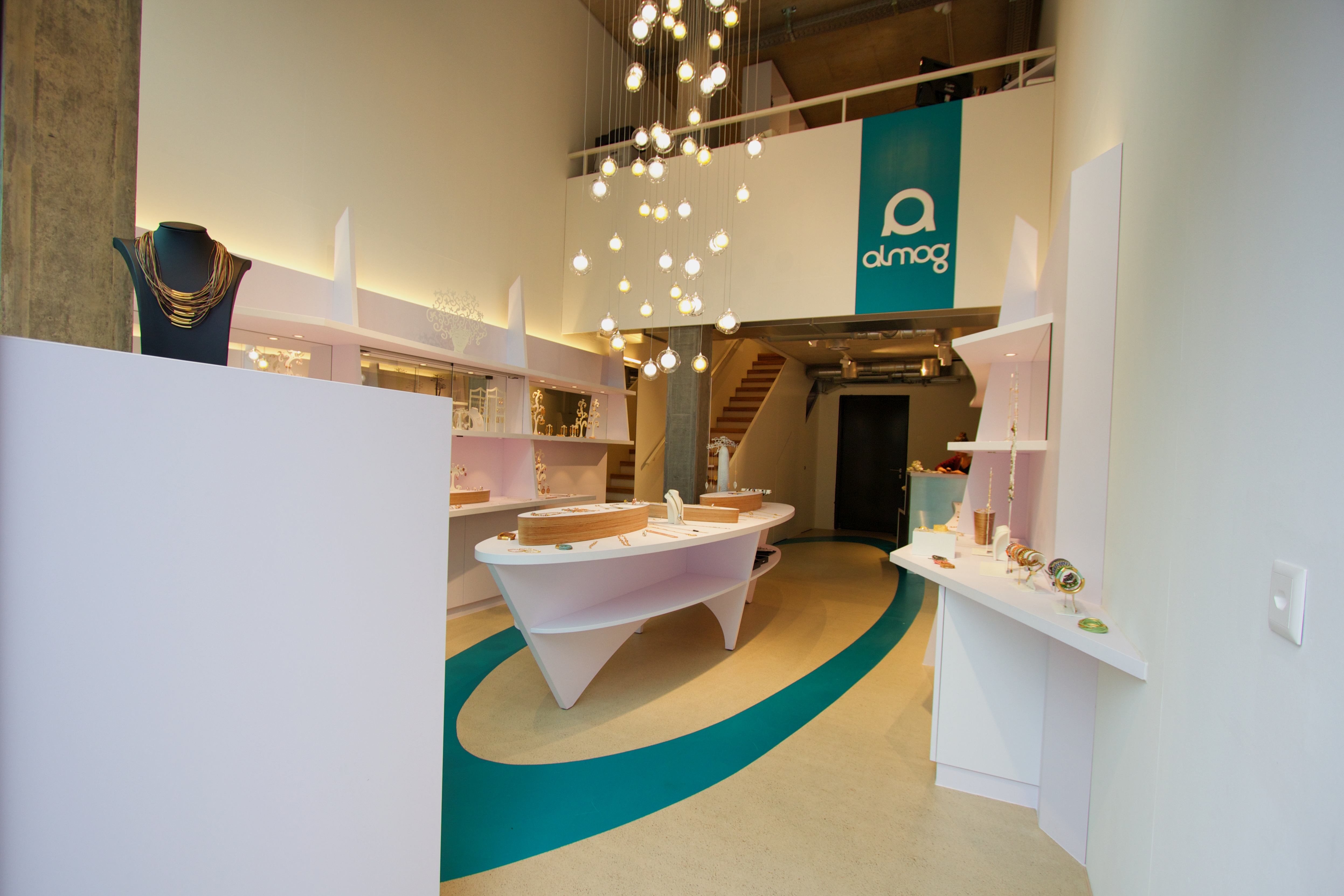 瑞士阿尔莫格珠宝店 | 沉船寻宝的室内设计-28