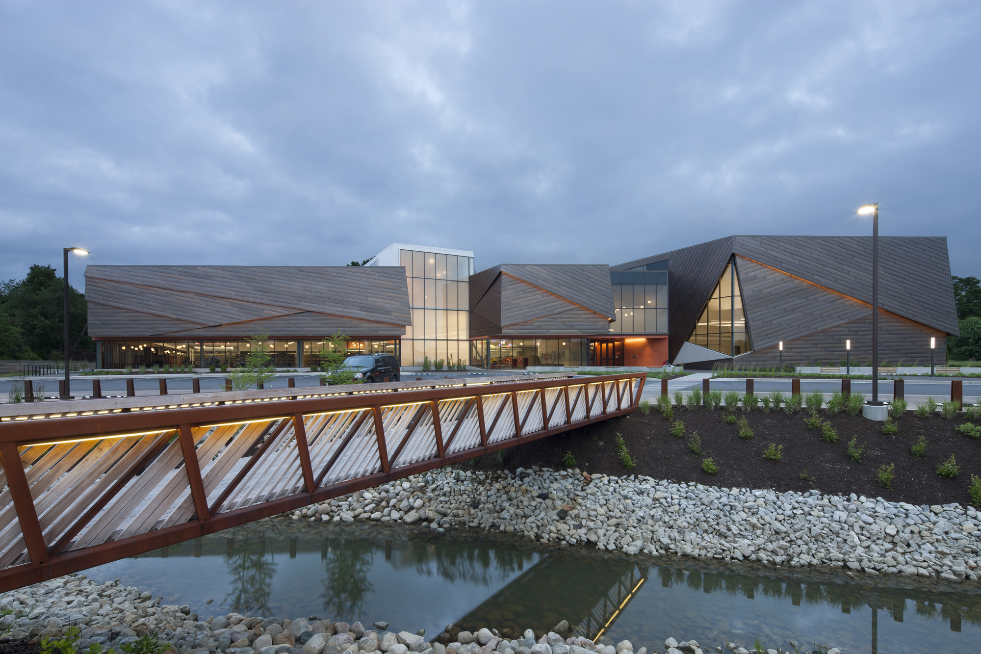 Louisville Free Public Library Southwest / JRA Architects + MSR-34