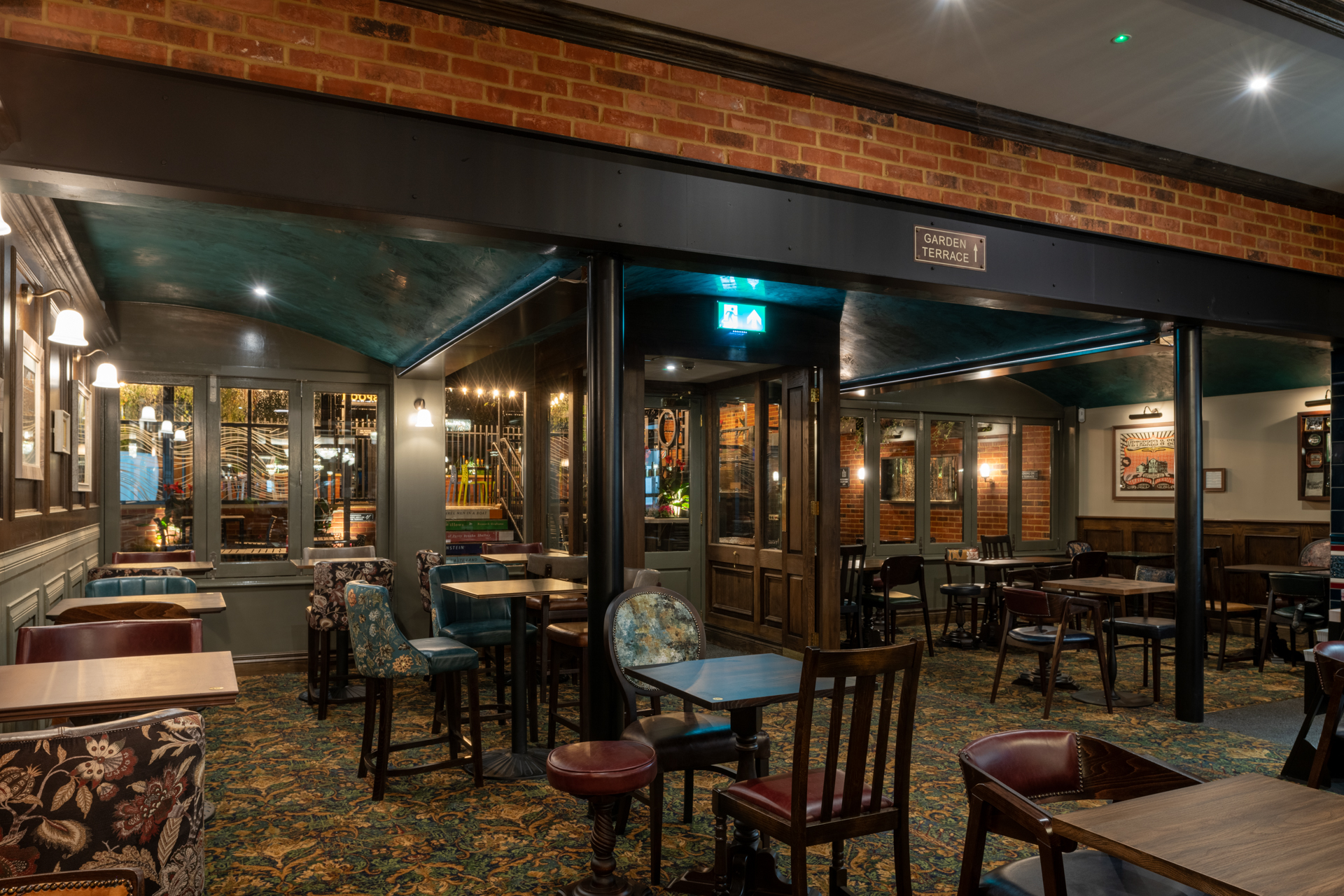 大会；盛大集会（具体需根据语境确定，通常大会更常用） -22