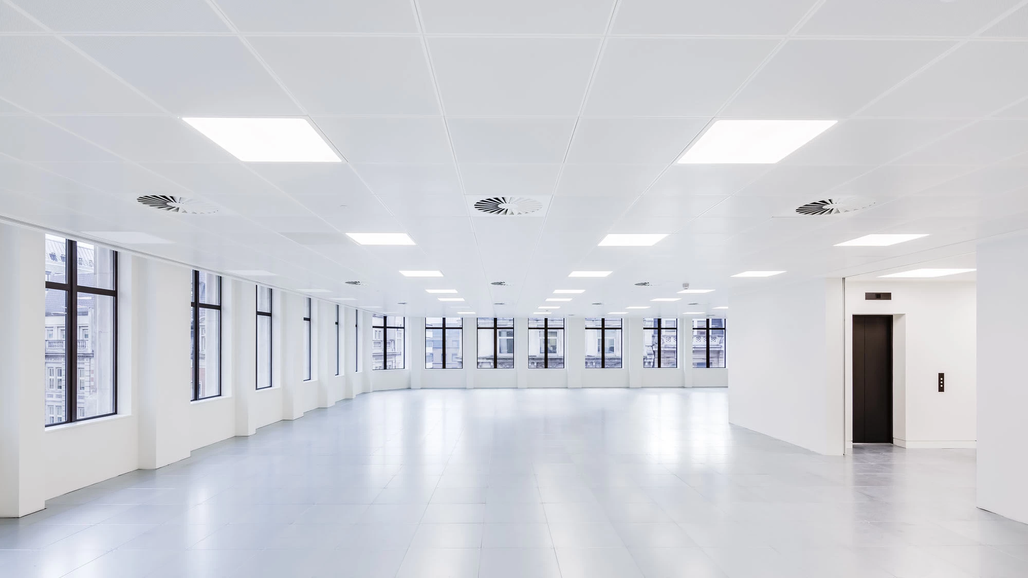 伦敦 Eastcheap 办公室 | 波浪般有机天花营造独特空间体验-13