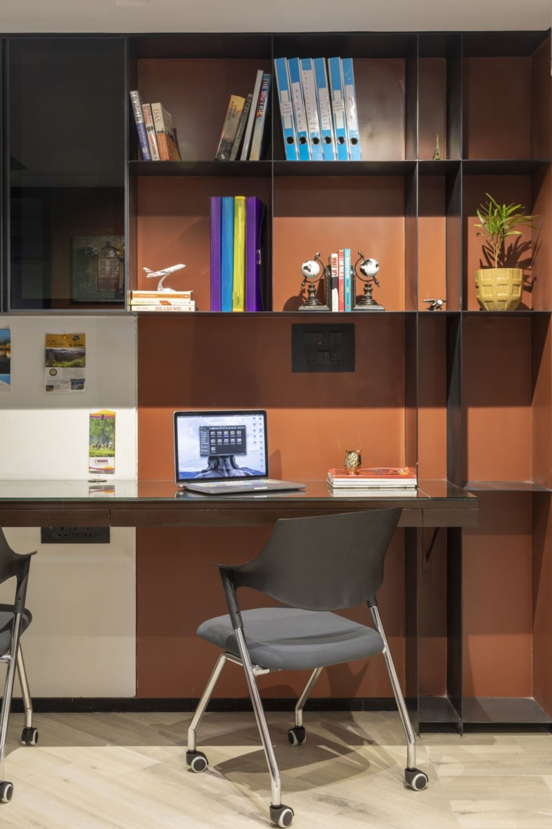 Mehul Travels 办公室的"航空桥"设计-14