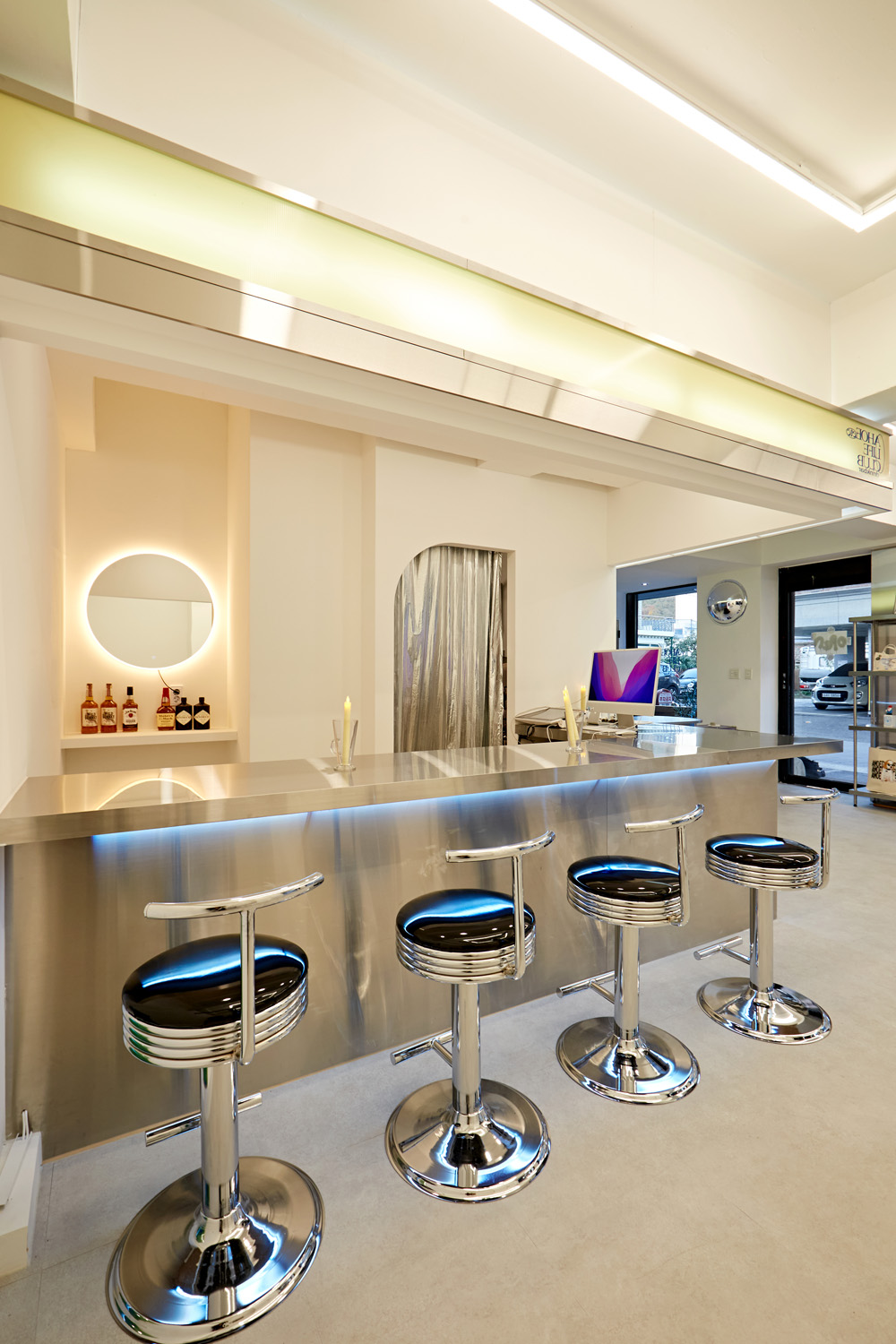 现代简约 18 平米咖啡厅设计-16